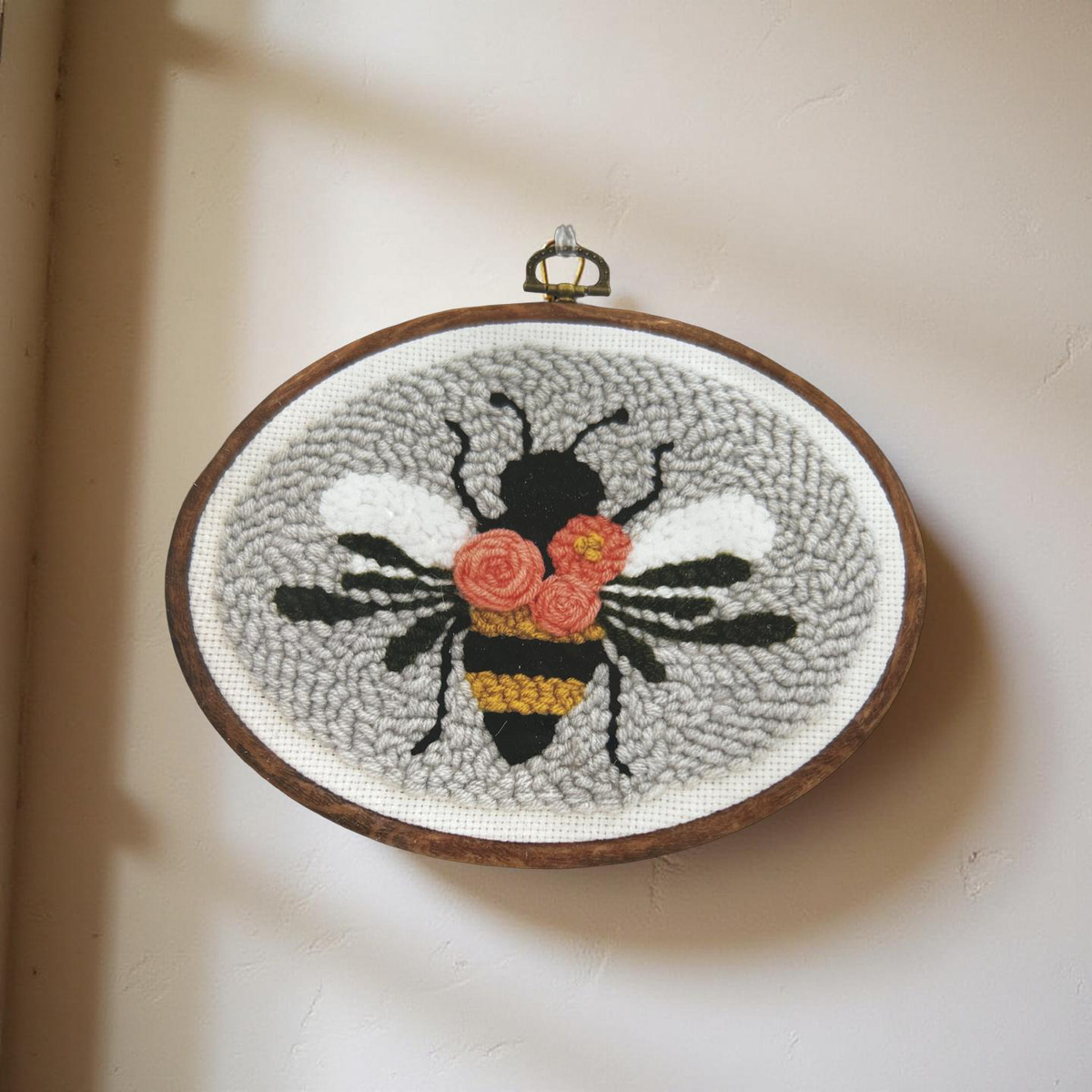 Punch Needle Embroidery Kit Bloomin Bee Faux Wood Oval Hoop